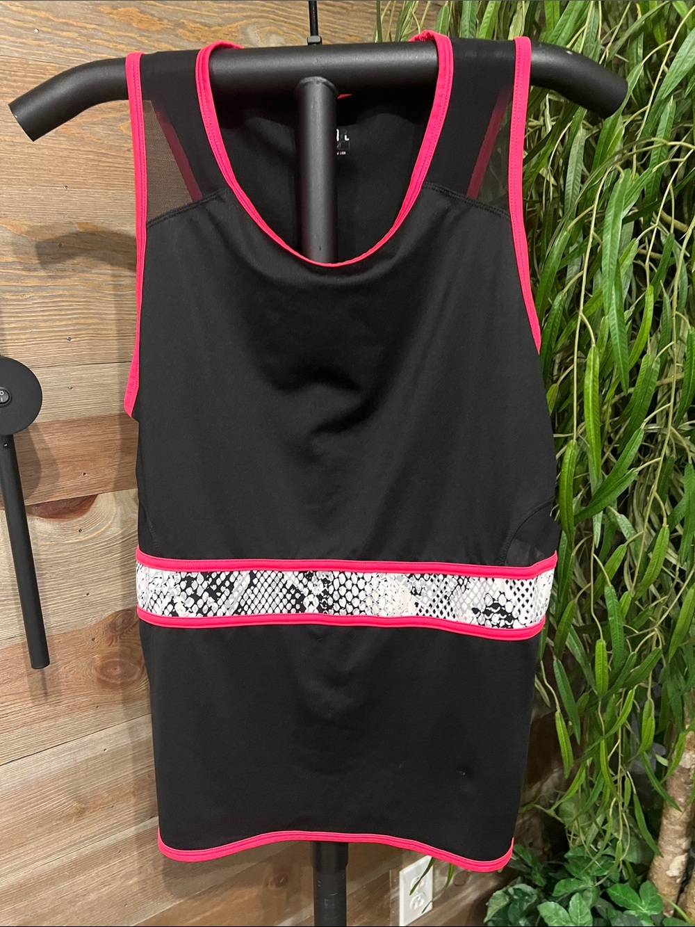 Tail golf/tennis athletic tank black with red and snakeskin trim. M